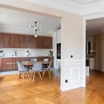 Bright And Spacious 3bdr Near Eiffel Tower *