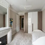 Bright And Spacious 3bdr Near Eiffel Tower