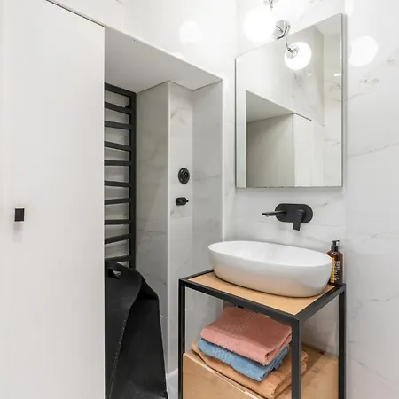 Bright And Spacious 3bdr Near Eiffel Tower