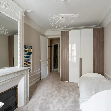 Bright And Spacious 3bdr Near Eiffel Tower