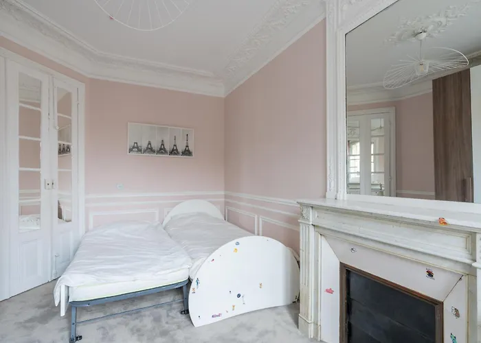 Appartement Bright And Spacious 3bdr Near Eiffel Tower Parijs