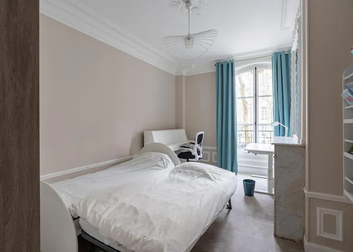 Bright And Spacious 3bdr Near Eiffel Tower